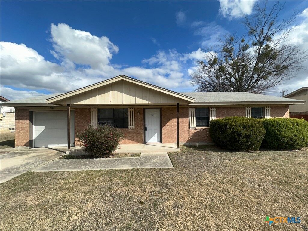 Property Photo: 2905 Persimmon Drive TX 76543