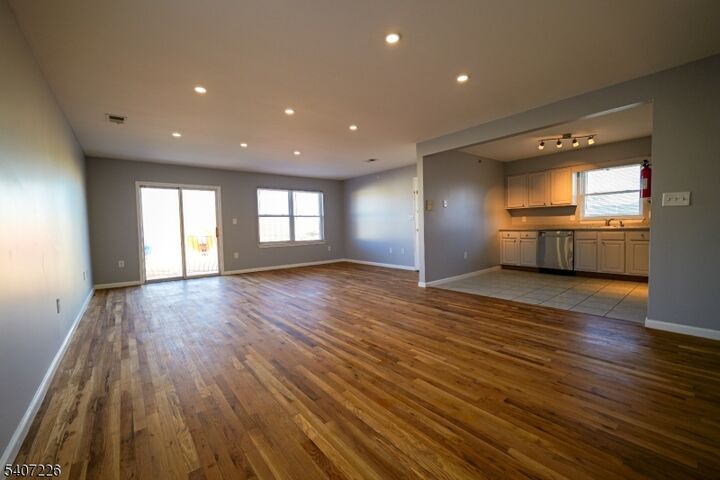 Property Photo:  40 11th Ave W 2  NJ 07107 