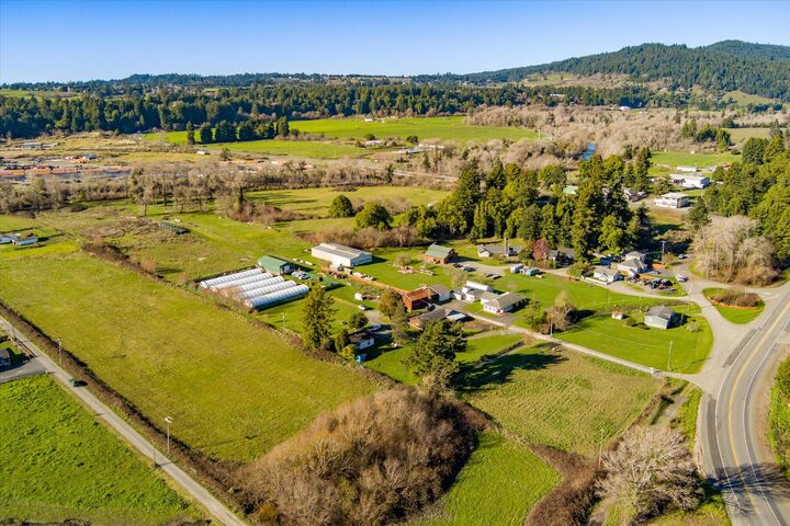 Property Photo: 116 Creekside Lane CA 95528