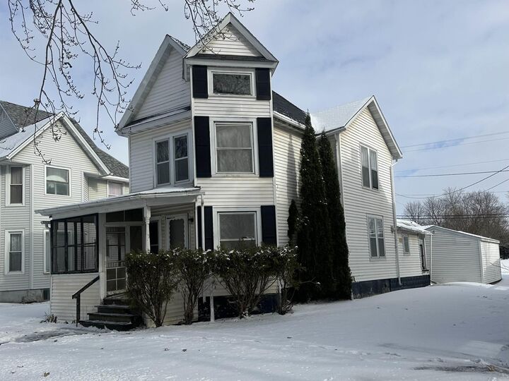 Property Photo:  215 1st Ave NE  IA 50662 