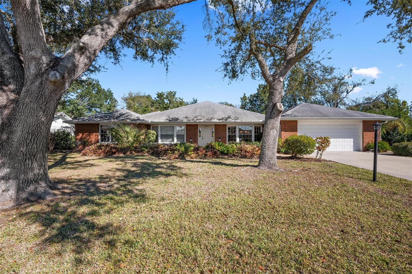 Property Photo:  6964 Country Lakes Circle  FL 34243 