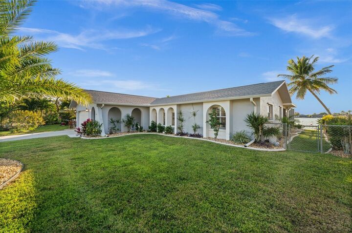 Property Photo:  240 SE 20th Place  FL 33990 