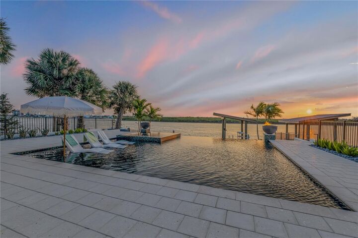 Property Photo: 1194 N Peninsula Avenue FL 32169