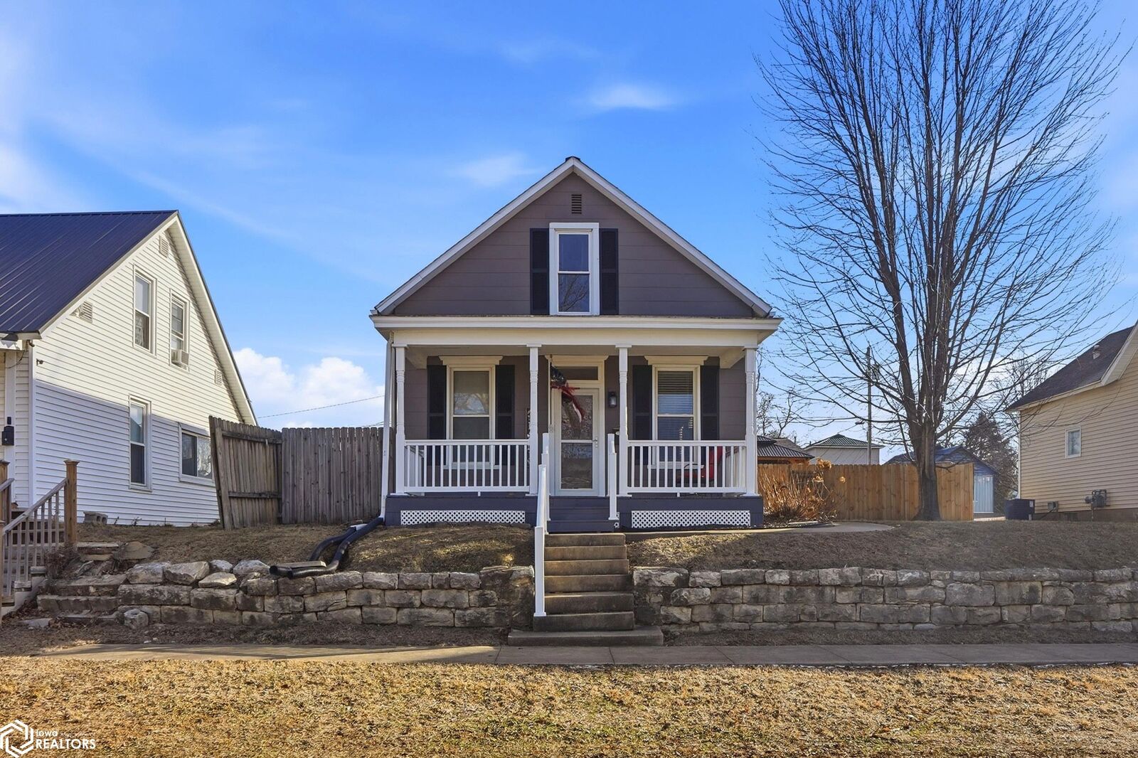 Property Photo:  308 S Adams Street  IA 52601 