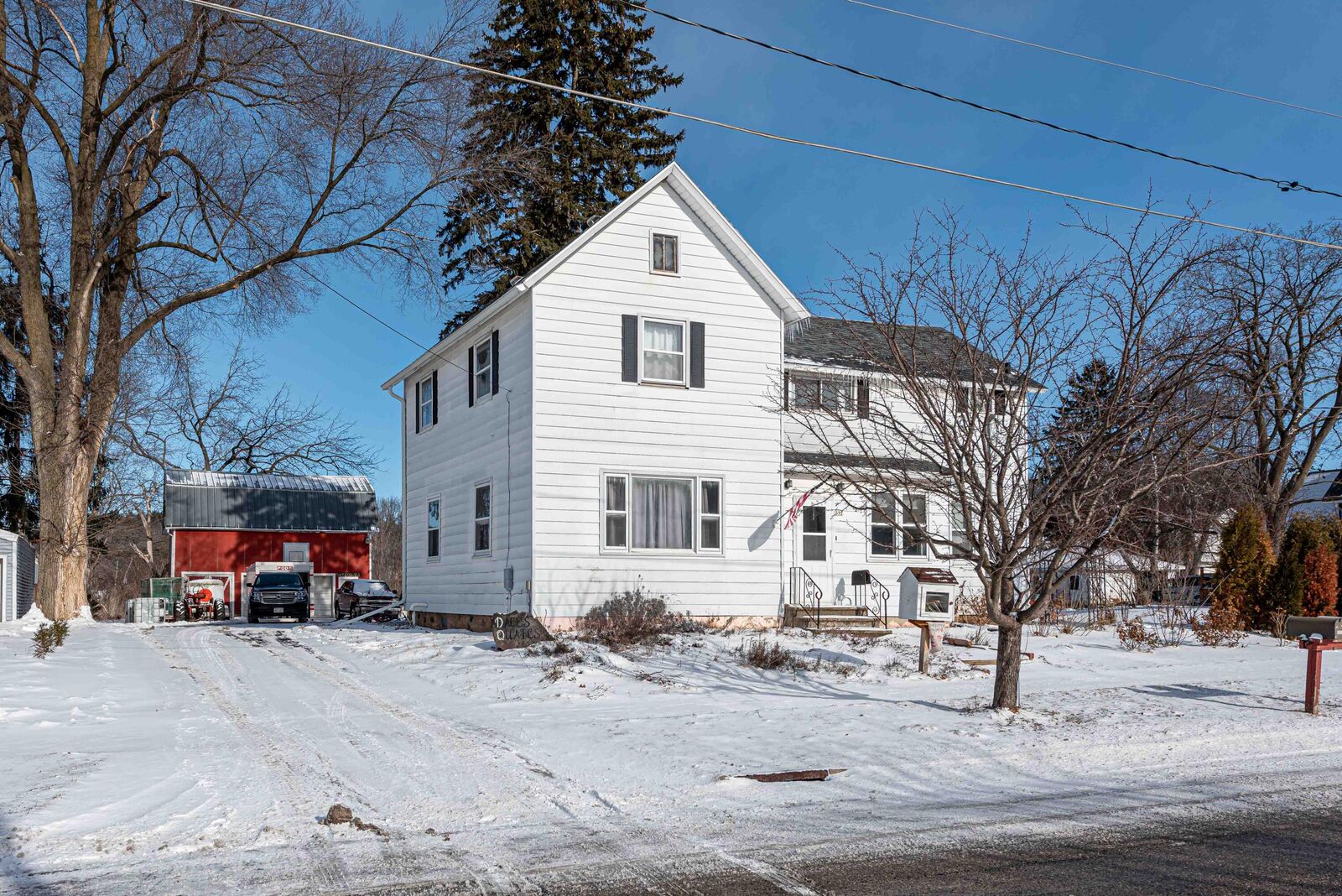 Property Photo:  332 Franklin St  WI 53128 