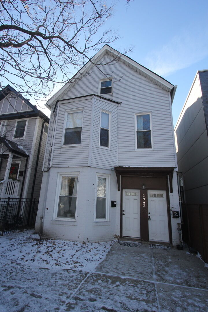 Property Photo:  2963 W Nelson Street 3  IL 60618 