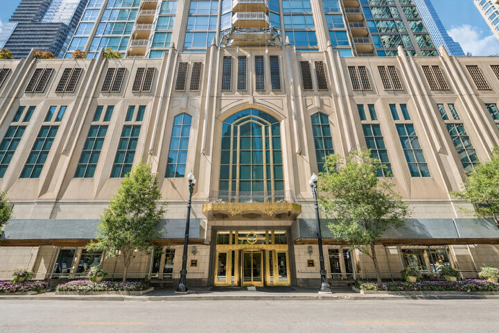 Property Photo:  21 E Huron Street 1806  IL 60611 