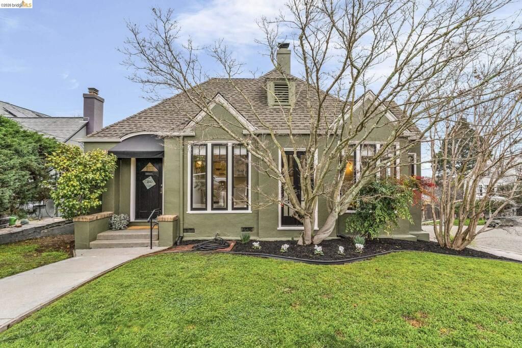 Property Photo:  950 950 Scott St  CA 94610 