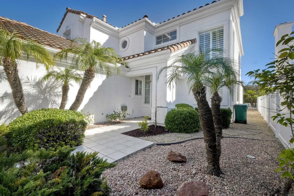 Property Photo: 6015 Dassia Way CA 92056