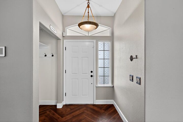 Property Photo: 724 Robin Drive CA 95340