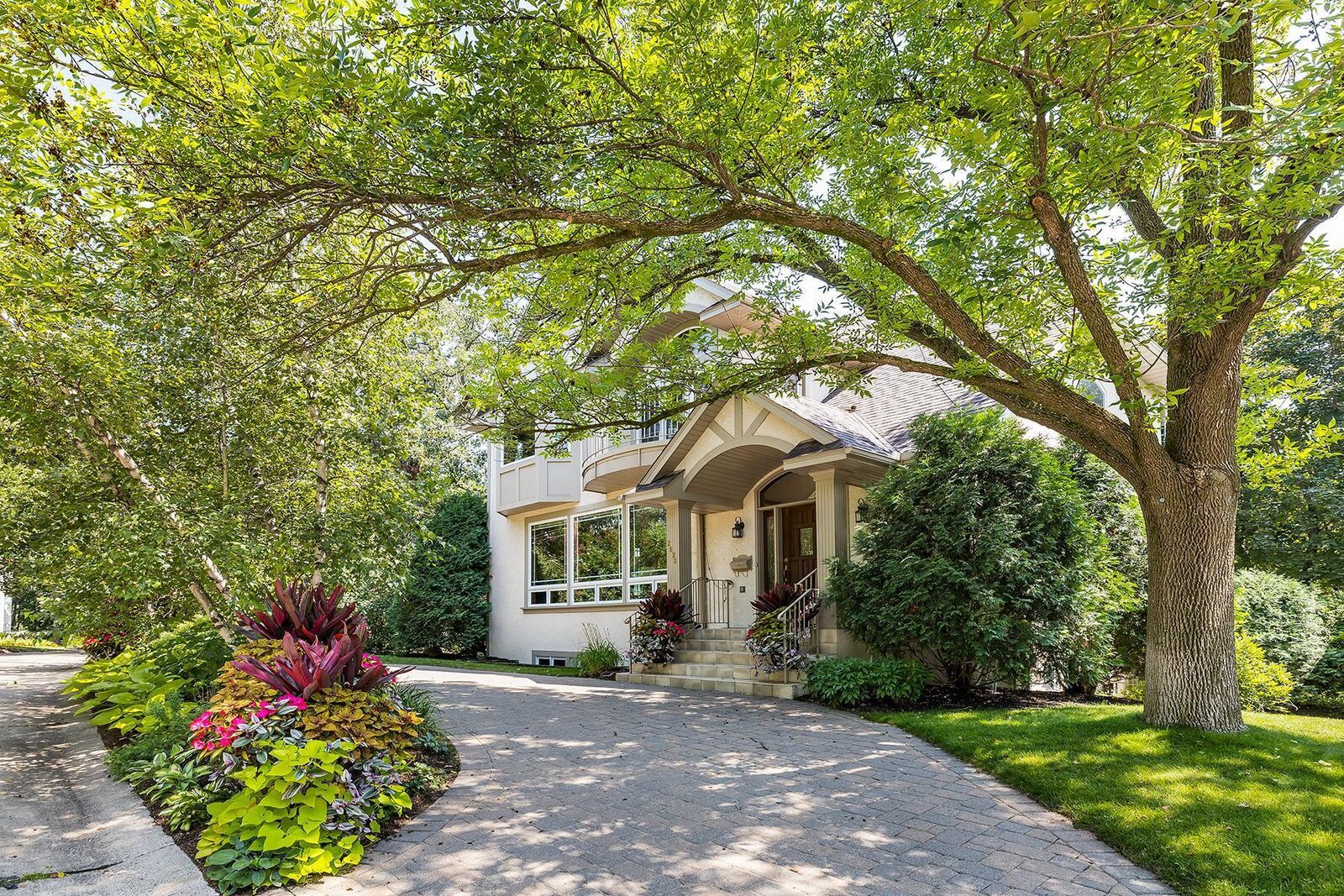 Property Photo:  2828 Burnham Boulevard  MN 55416 