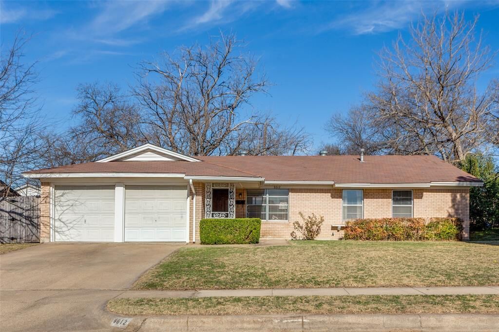 Property Photo: 8612 Bangor Drive TX 76116