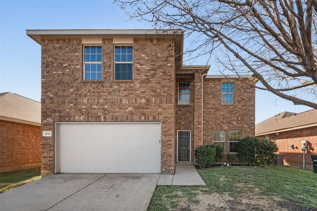 Property Photo:  1612 Chivalry Lane  TX 76140 