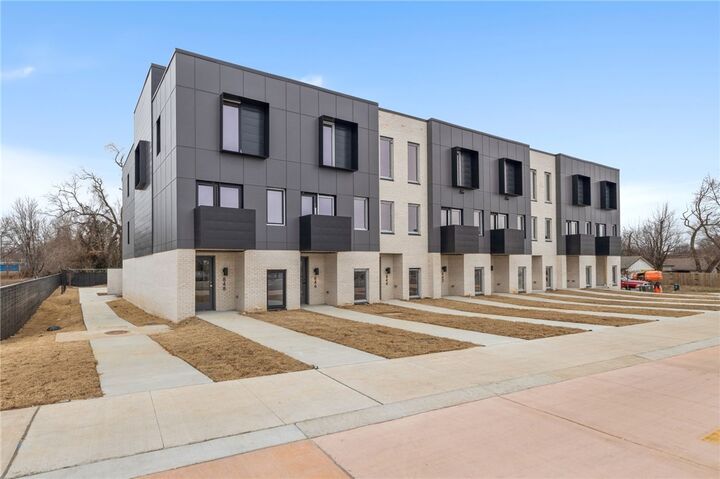 Property Photo:  834 SE 8th Street  AR 72712 