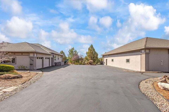 Property Photo: 2158 SE Blue Skies Lane OR 97754