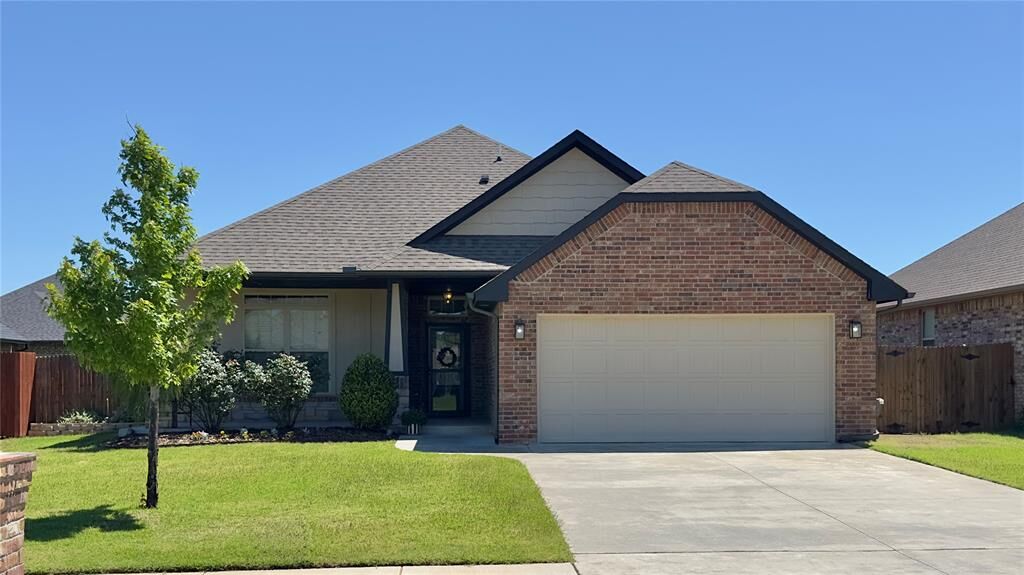 Property Photo:  1736 W Trout Way  OK 73064 