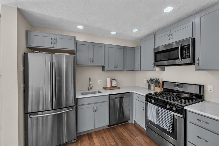 Property Photo: 18 Merlin Court 18 MA 01602