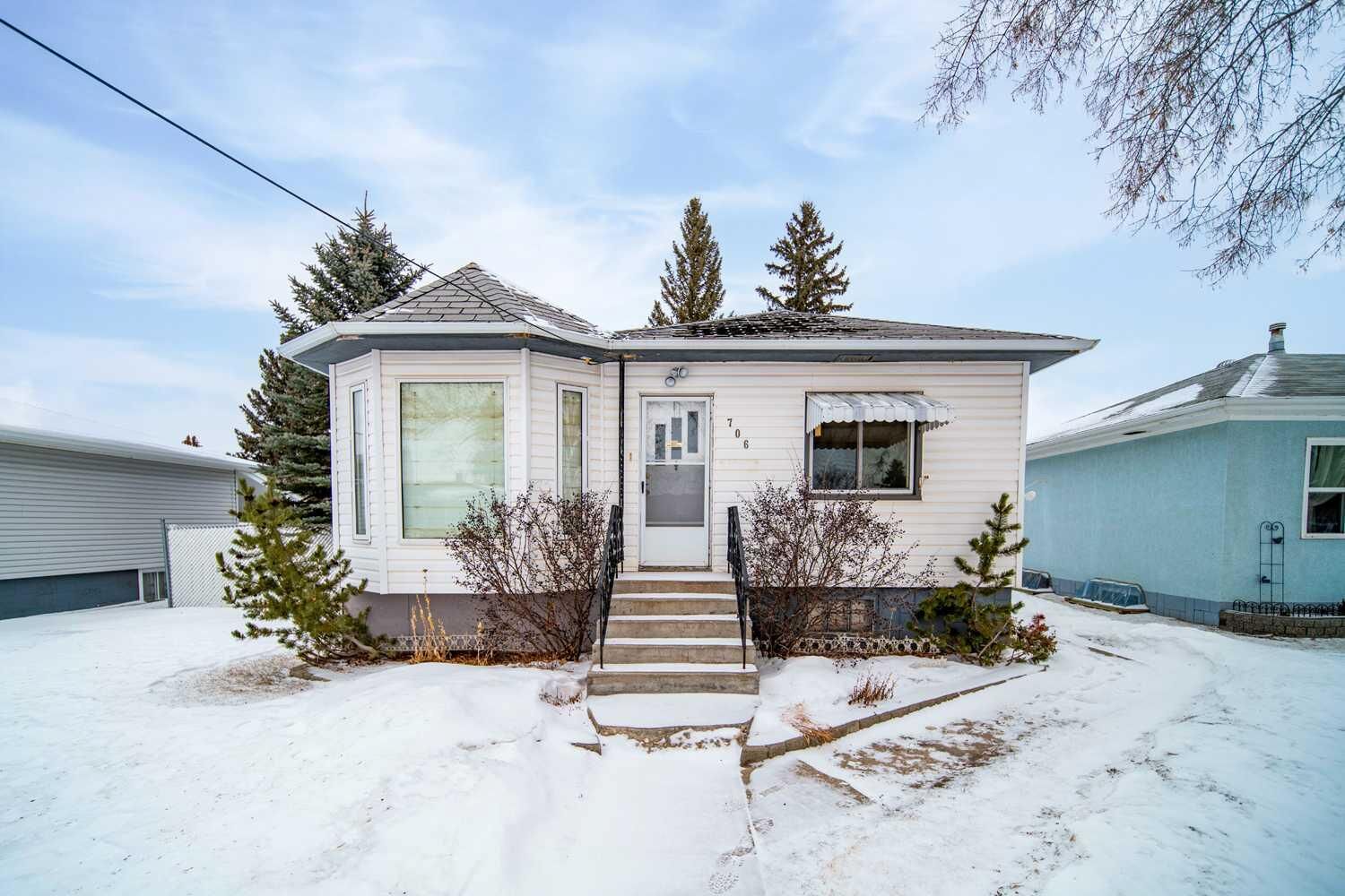 Property Photo:  706 7 Avenue  AB T9W 1B5 