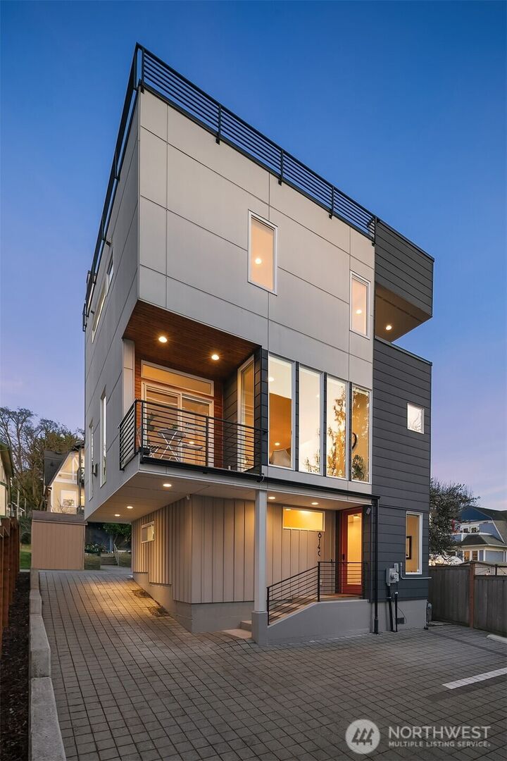 Property Photo: 814 14th Avenue C WA 98122