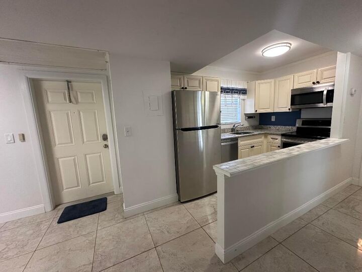 Property Photo:  1810 New Palm Way 417  FL 33435 