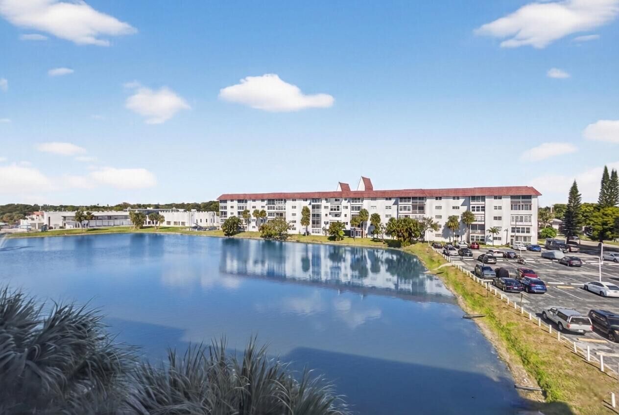 Property Photo: 4751 NW 21st Street 417 FL 33313