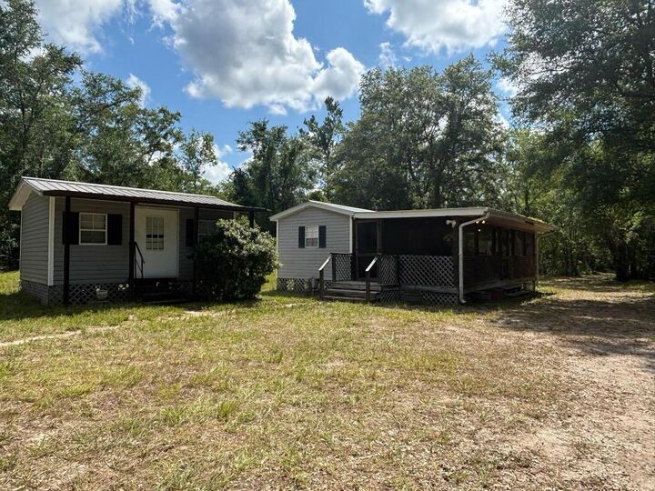 Property Photo: 423 NW Bright Lake Court FL 32096