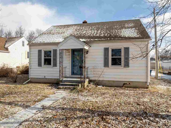 Property Photo:  215 NW 10th Street  IN 47374 