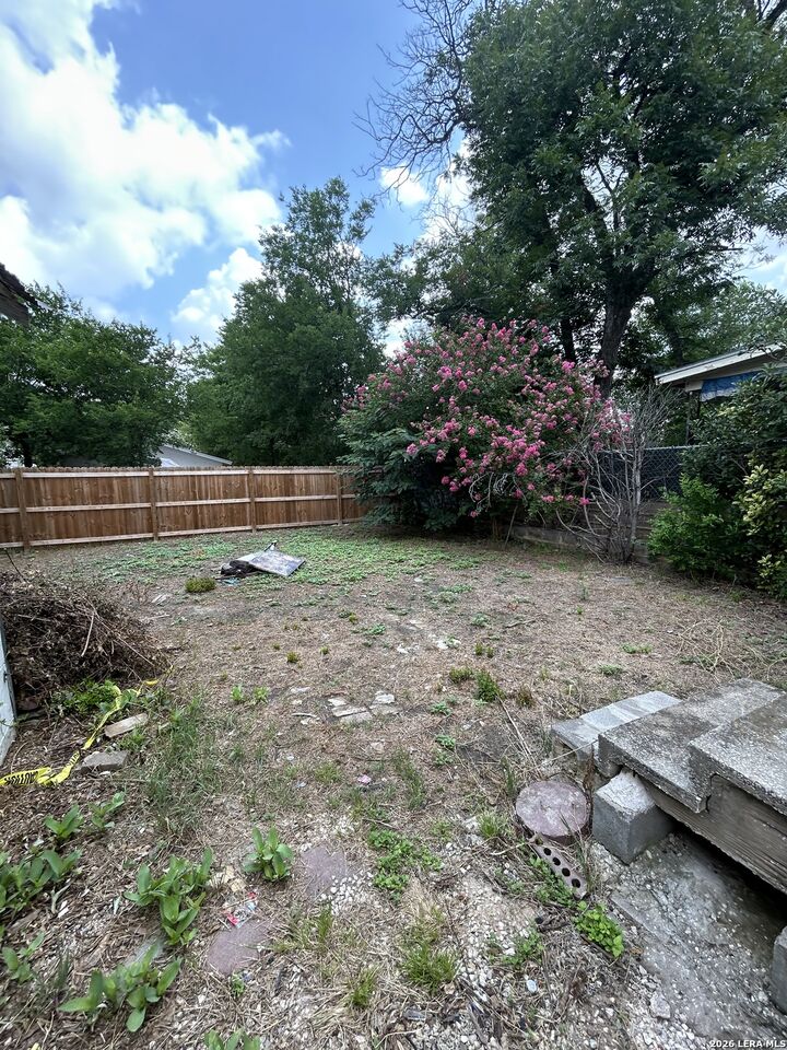Property Photo:  239 Hawthorne  TX 78214 