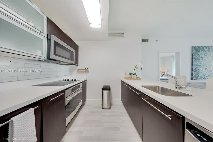 Property Photo: 90 SW 3rd St 3109 FL 33130