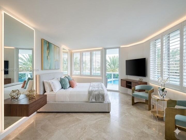 Property Photo:  1000 S Pointe Dr 308  FL 33139 