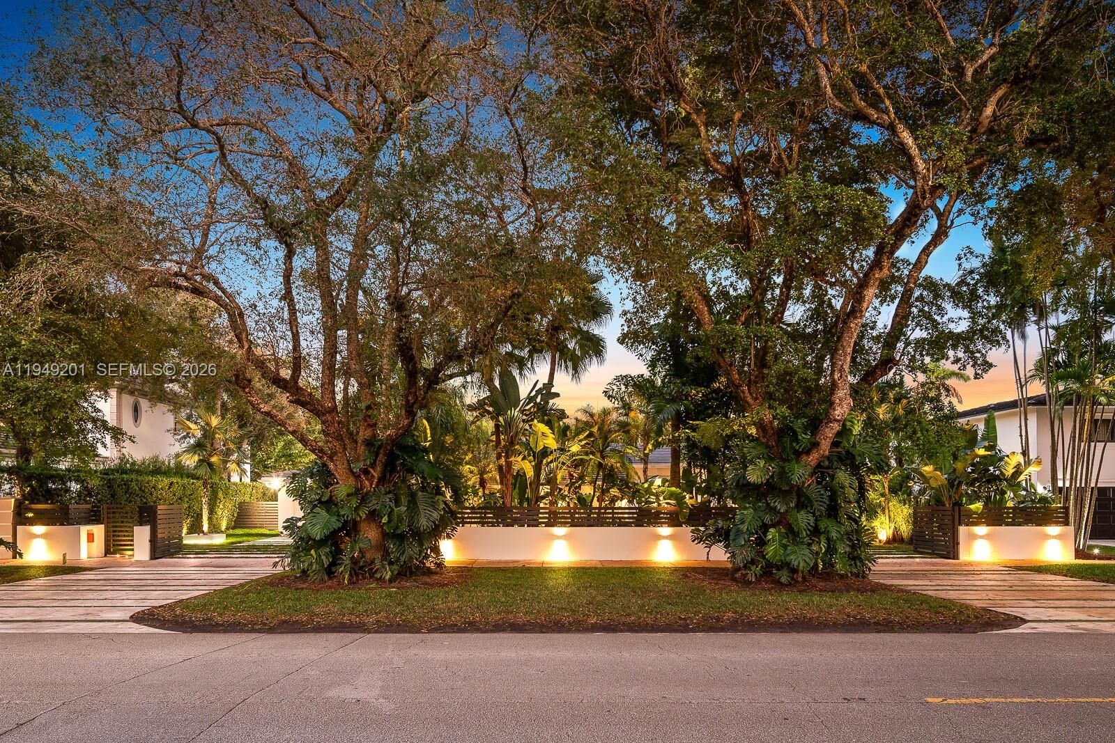 Property Photo:  5907 Riviera Dr  FL 33146 