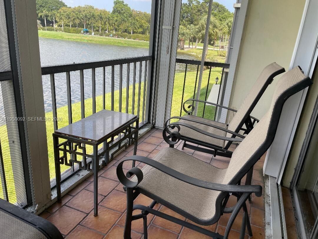 Property Photo: 9423 S Hollybrook Lake Dr 203 FL 33025