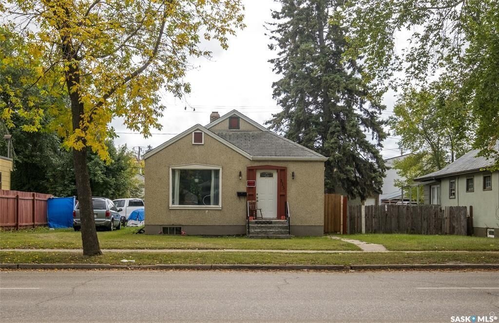 Property Photo: 325 15th Street W SK S6V 4A2