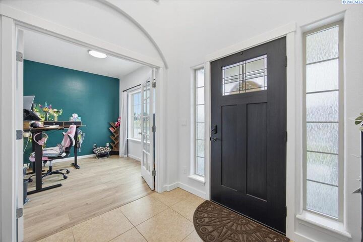 Property Photo:  4612 Parley Dr  WA 99301 