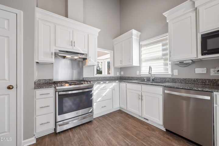 Property Photo:  1117 Oakside Court  NC 27609 