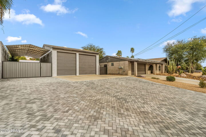 Property Photo:  1824 E Ronald Road  AZ 85022 