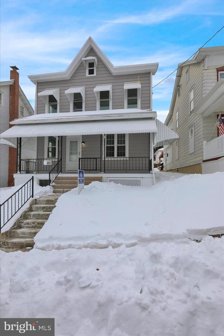 Property Photo:  42 Chestnut Street  PA 19540 