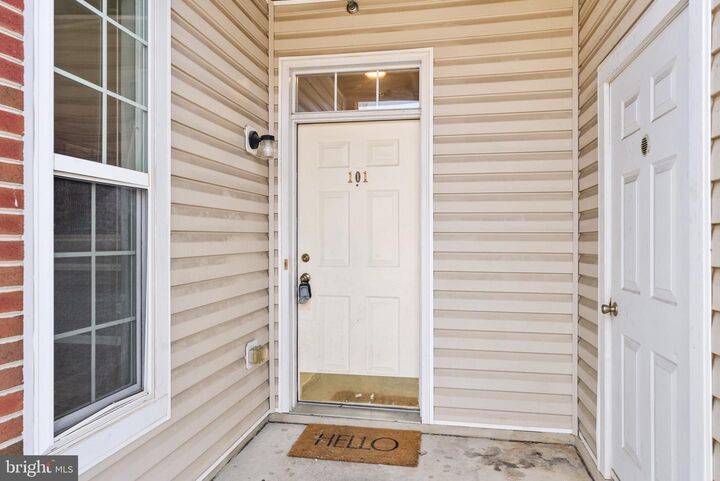 Property Photo:  2805 Forest Run Drive 2-101  MD 20747 