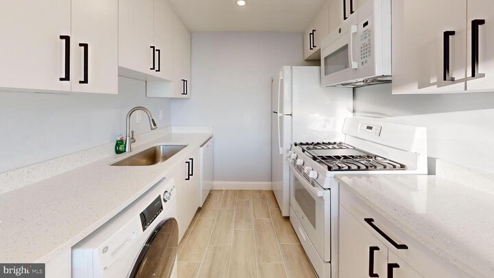 Property Photo:  4600 Duke Street 1524  VA 22304 