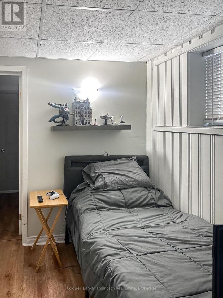 Property Photo:  31 King Crescent 2  ON P1H 1X6 