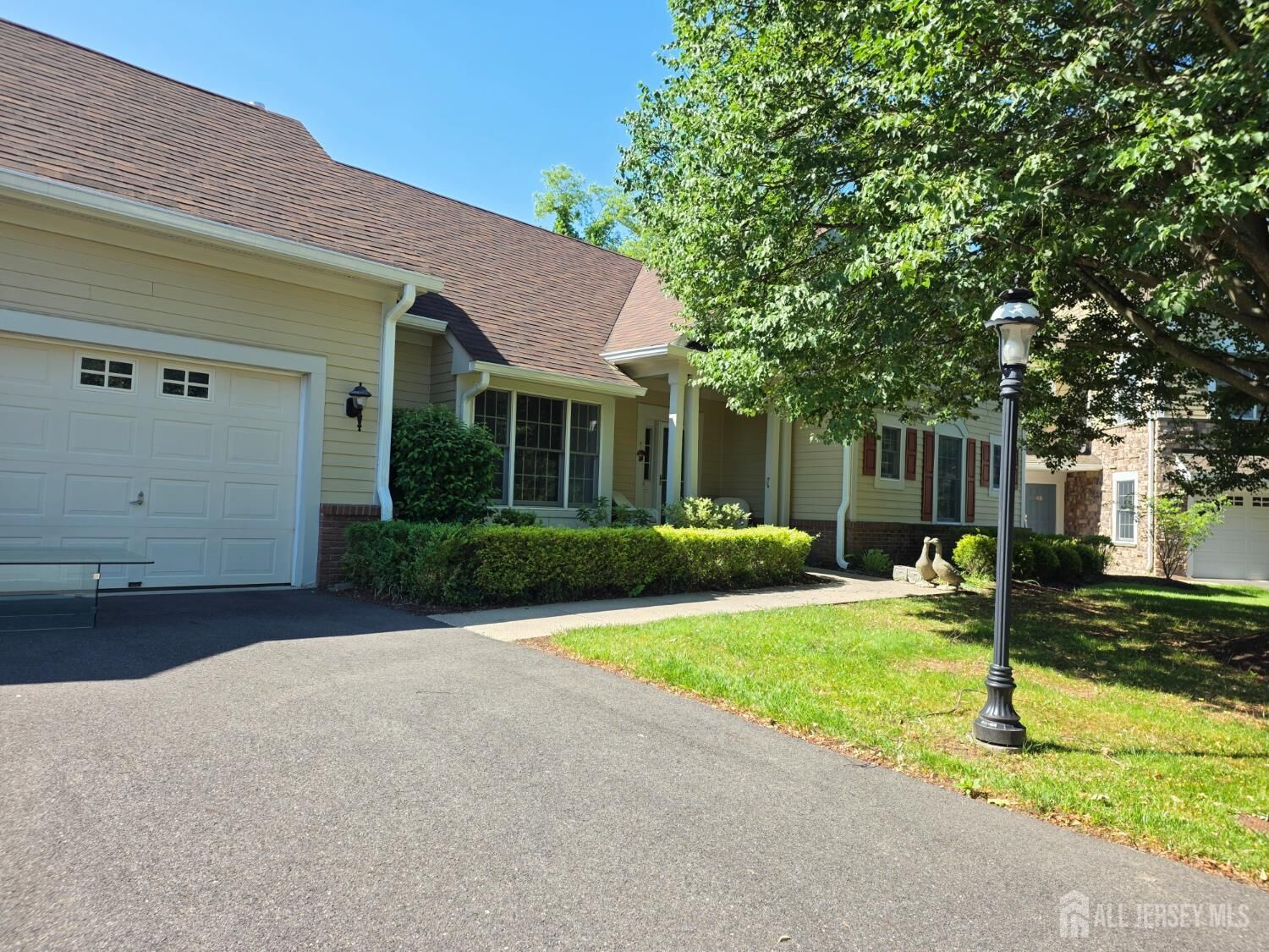 Property Photo:  47 Hedge Row Road  NJ 08540 