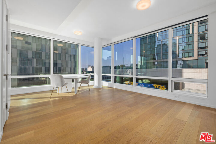 Property Photo: 877 Francisco St CA 90017