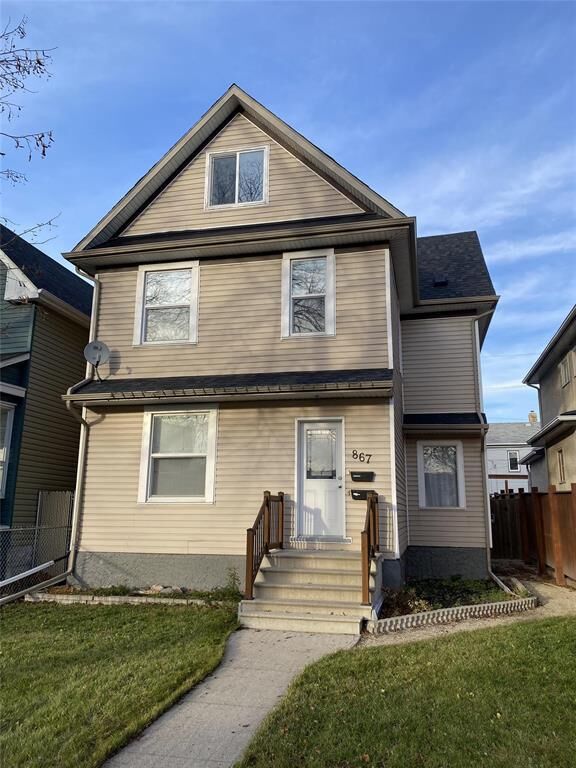 Property Photo:  867 Winnipeg Avenue  MB R0E 0R7 