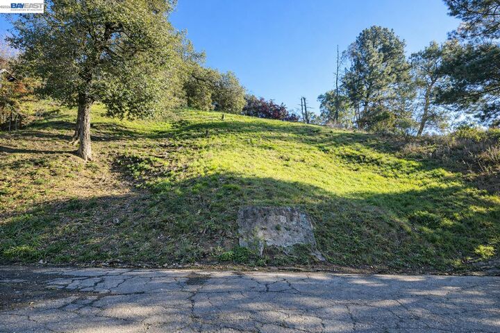 Property Photo:  6842 Armour Dr  CA 94611 