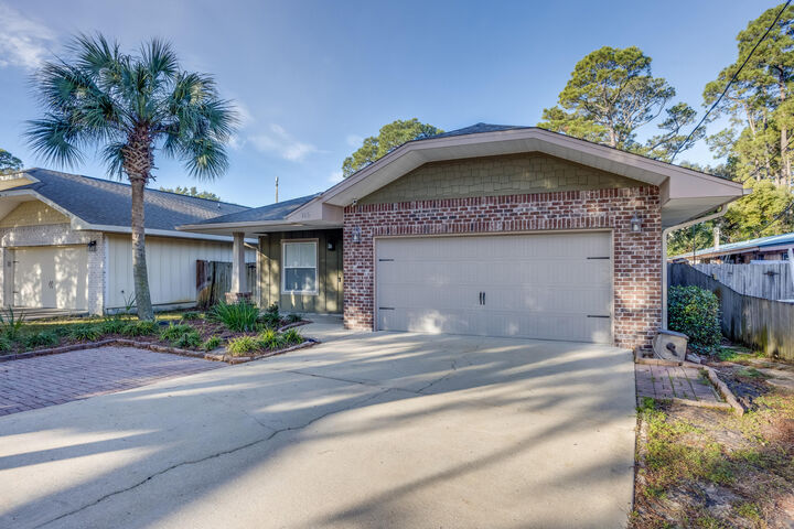 Property Photo: 116 SE Alder Avenue FL 32548