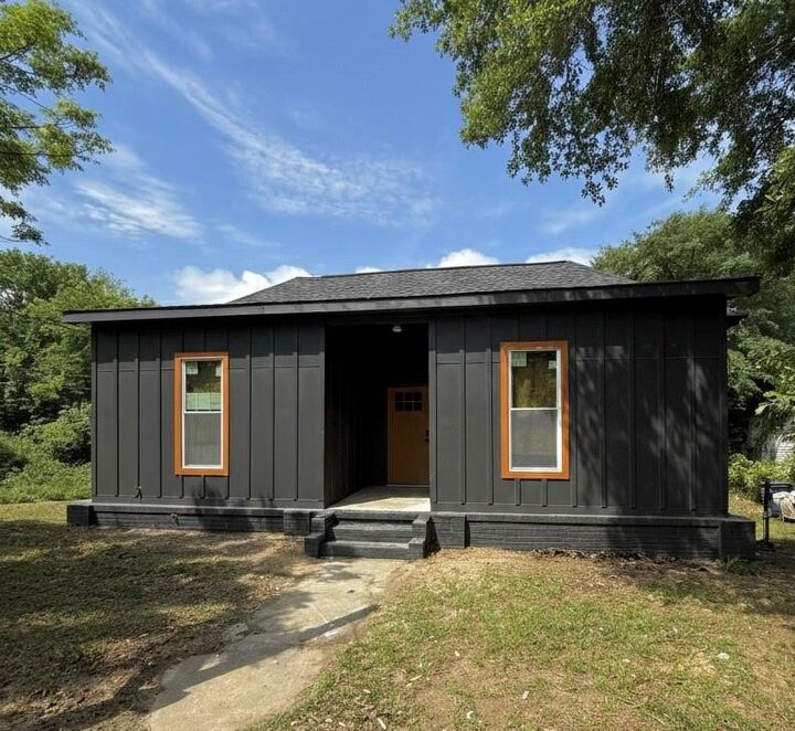 Property Photo:  808 Center Street  GA 31217 