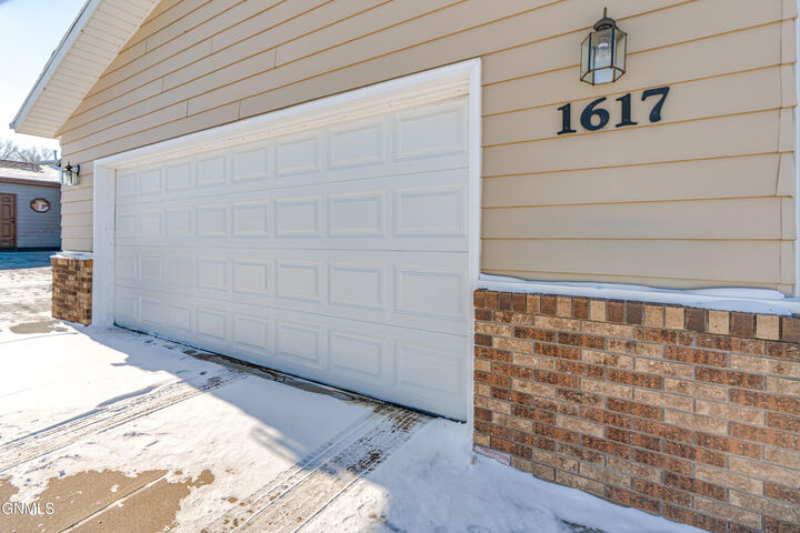 Property Photo: 1617 12th Avenue SE ND 58554