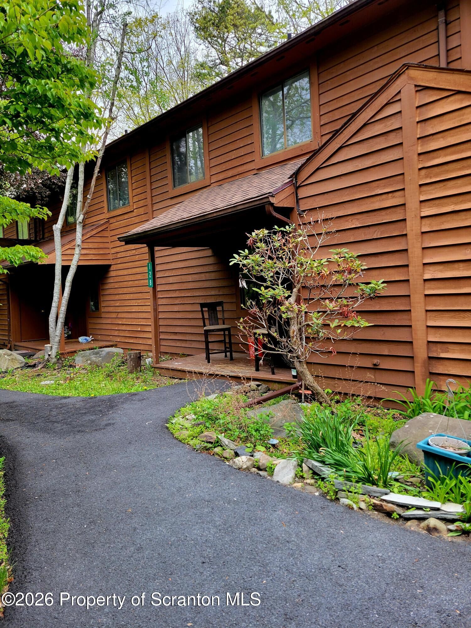 Property Photo: 128 Meadow View Court PA 18324
