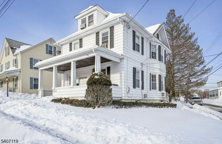 Property Photo:  14 Oak Ln  NJ 07885 