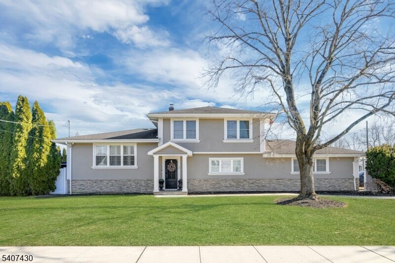 Property Photo:  2 Knoll Rd  NJ 07004 